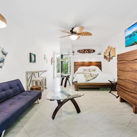Downtown Hawaiian Theme Condo With Hot Tub, Pool & Beach - Kona Islander Inn カイルア・コナ エクステリア 写真