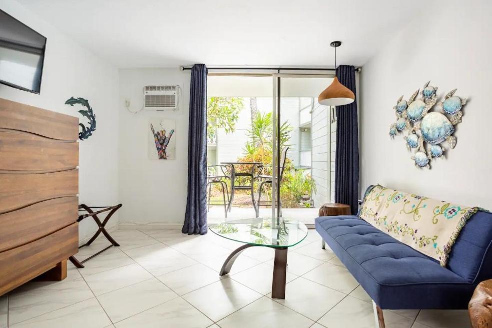 Downtown Hawaiian Theme Condo With Hot Tub, Pool & Beach - Kona Islander Inn カイルア・コナ エクステリア 写真