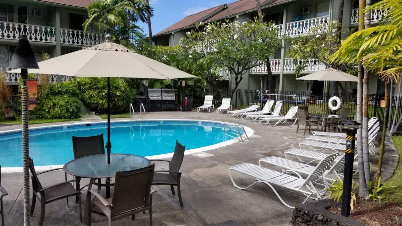 Downtown Hawaiian Theme Condo With Hot Tub, Pool & Beach - Kona Islander Inn カイルア・コナ エクステリア 写真