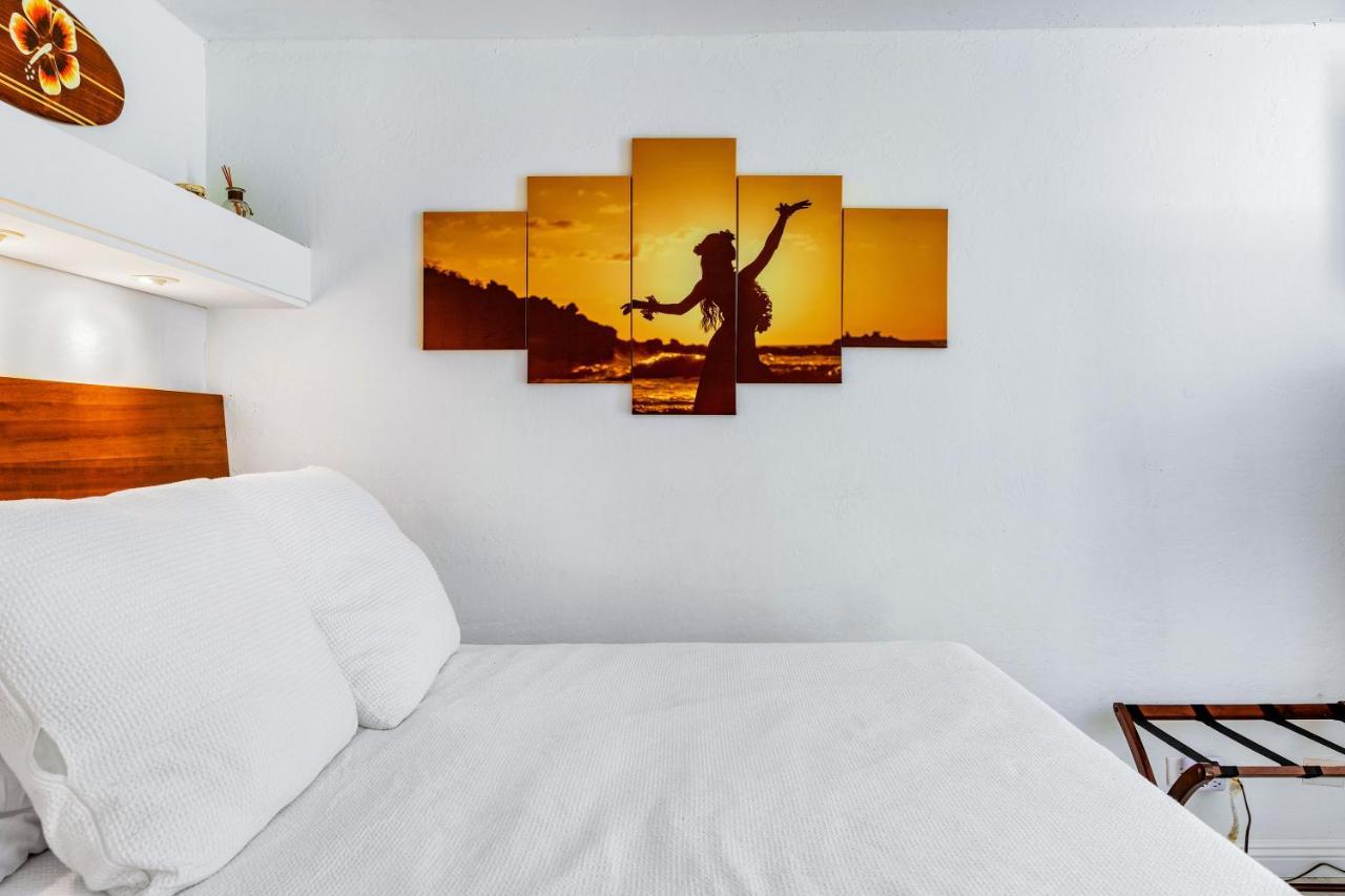 Downtown Hawaiian Theme Condo With Hot Tub, Pool & Beach - Kona Islander Inn カイルア・コナ エクステリア 写真