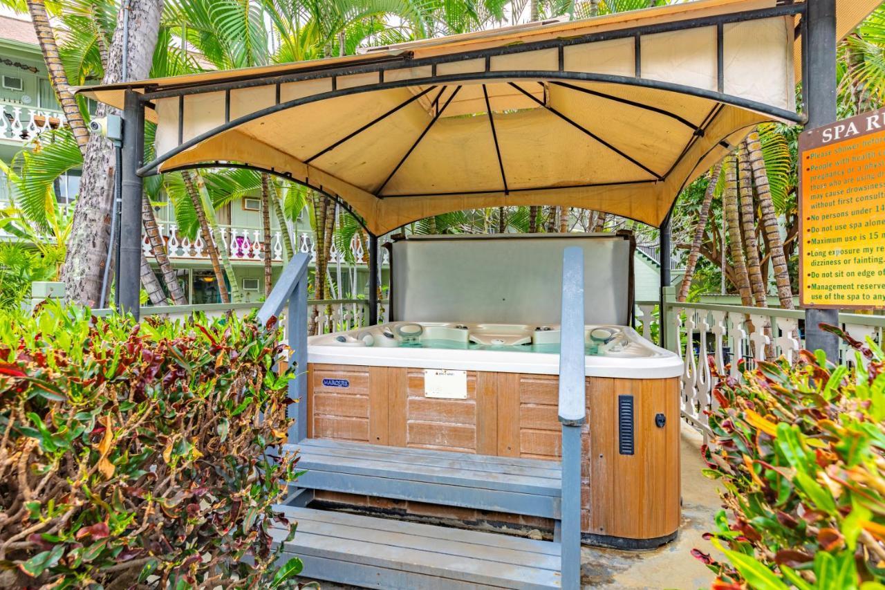 Downtown Hawaiian Theme Condo With Hot Tub, Pool & Beach - Kona Islander Inn カイルア・コナ エクステリア 写真