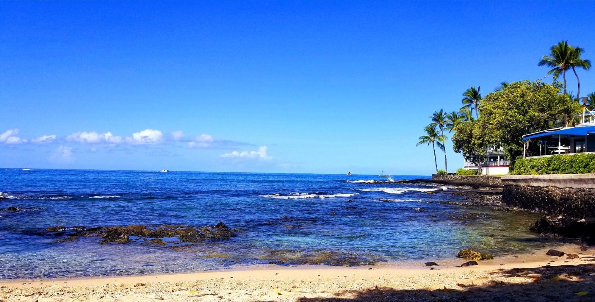Downtown Hawaiian Theme Condo With Hot Tub, Pool & Beach - Kona Islander Inn カイルア・コナ エクステリア 写真