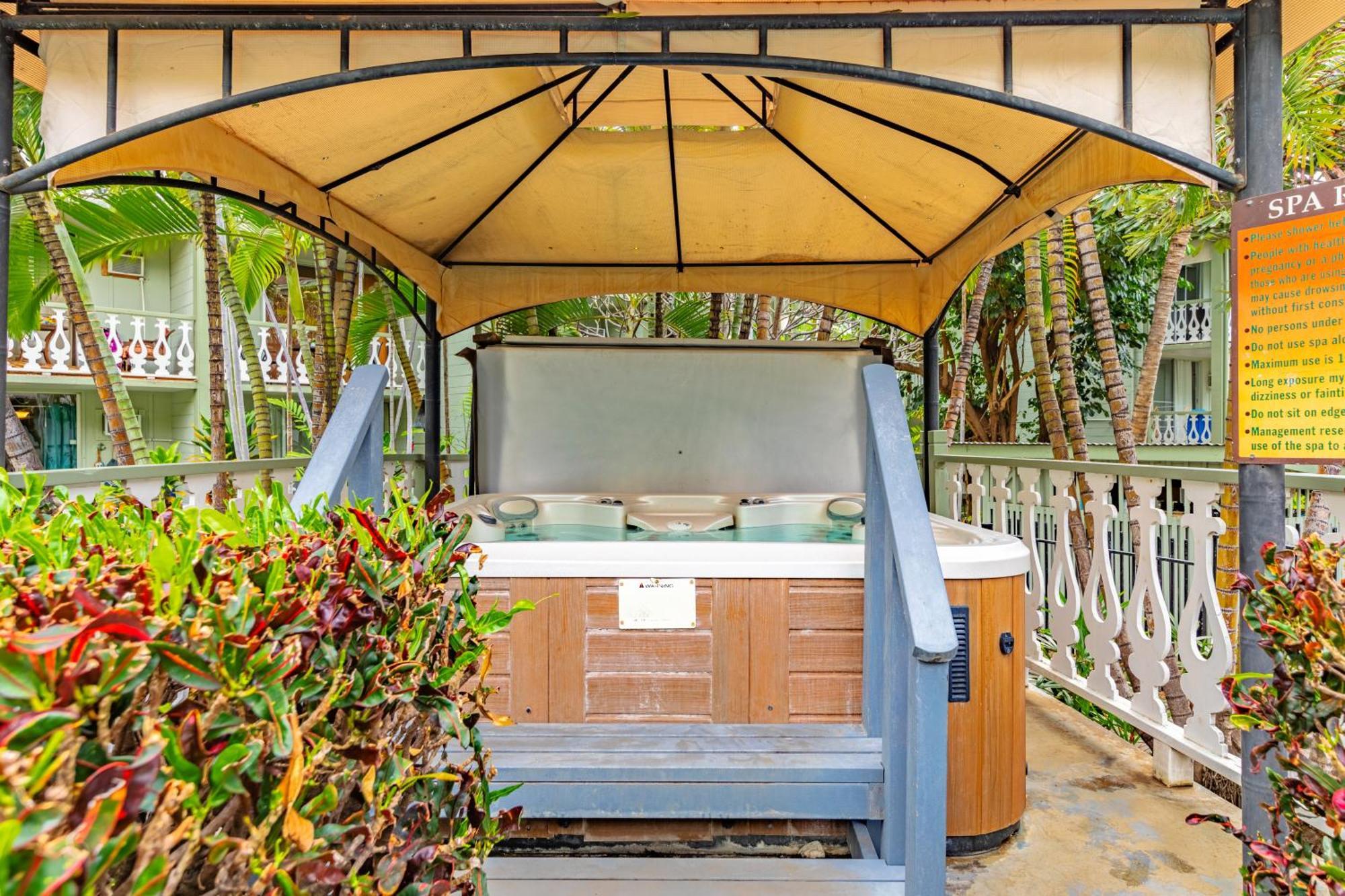 Downtown Hawaiian Theme Condo With Hot Tub, Pool & Beach - Kona Islander Inn カイルア・コナ エクステリア 写真