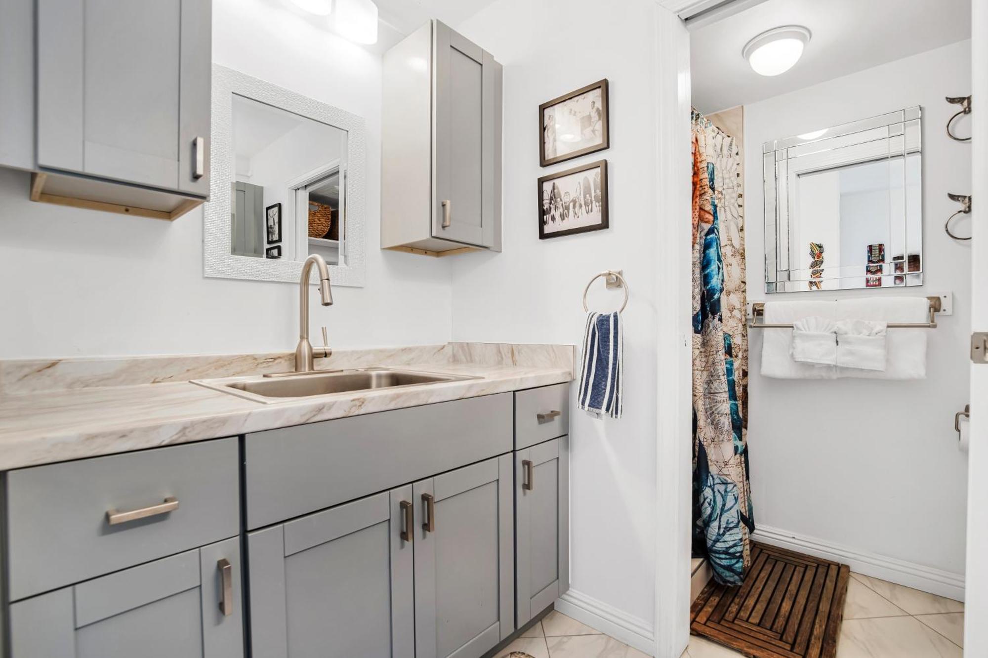 Downtown Hawaiian Theme Condo With Hot Tub, Pool & Beach - Kona Islander Inn カイルア・コナ エクステリア 写真