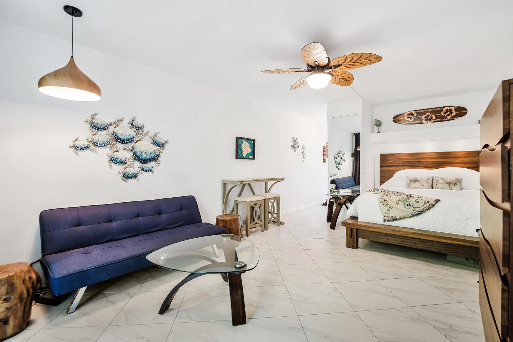Downtown Hawaiian Theme Condo With Hot Tub, Pool & Beach - Kona Islander Inn カイルア・コナ エクステリア 写真
