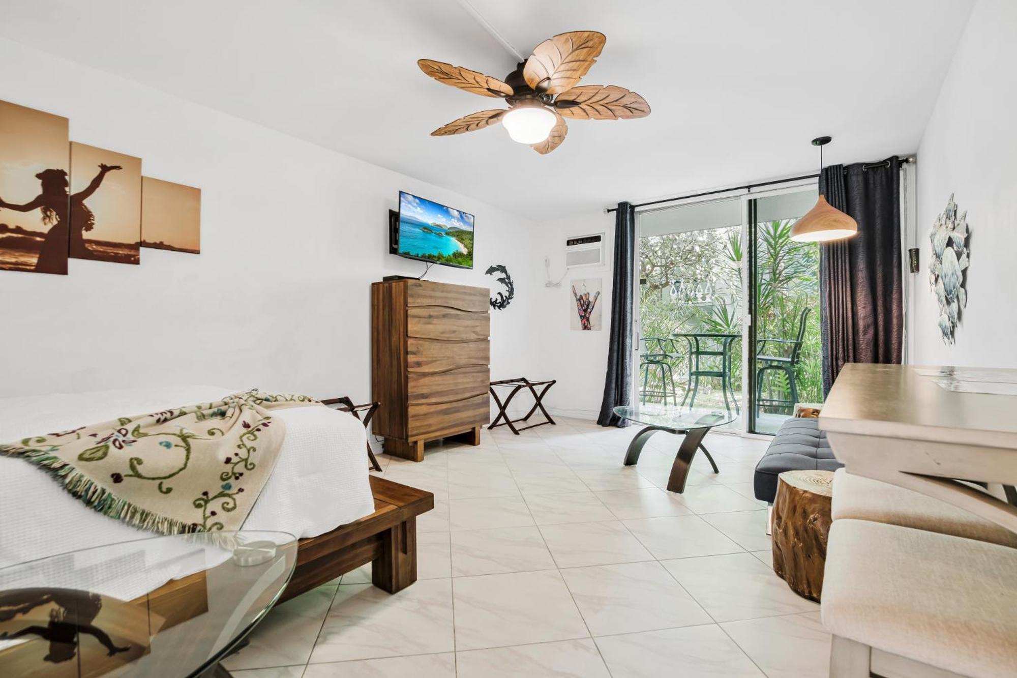 Downtown Hawaiian Theme Condo With Hot Tub, Pool & Beach - Kona Islander Inn カイルア・コナ エクステリア 写真